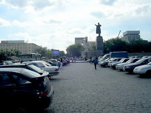 145- Central Square With Lenin Monument