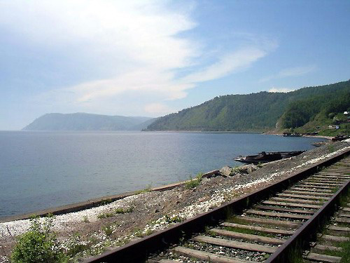 045- Railroad and the Lake