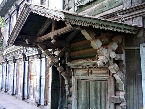 20  Wood House Ornaments width=