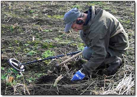 Treasure Hunter Daniel Metal Detecting