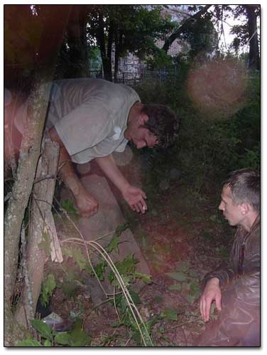 Decifering An Inscription On Old Grave Stone