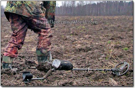 Metal Detecting on Muddy Plowed Field with XP GoldMaxx Power